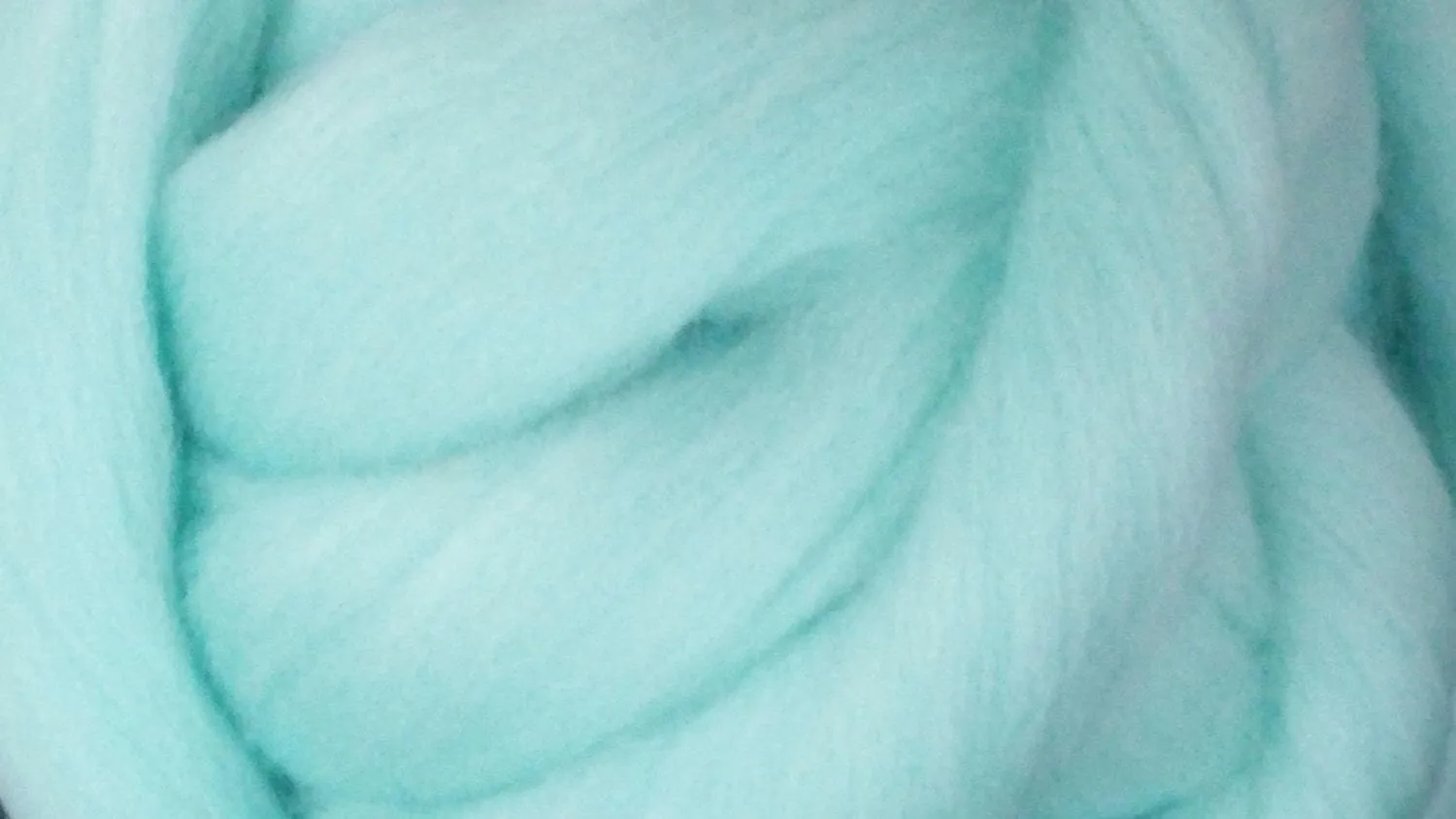 4 oz Robins Egg Blue (Frozen Blue)  Merino Wool Top Roving Fiber Spinning, Felting , weaving, knitting, dolls, Crafts USA -SALE!