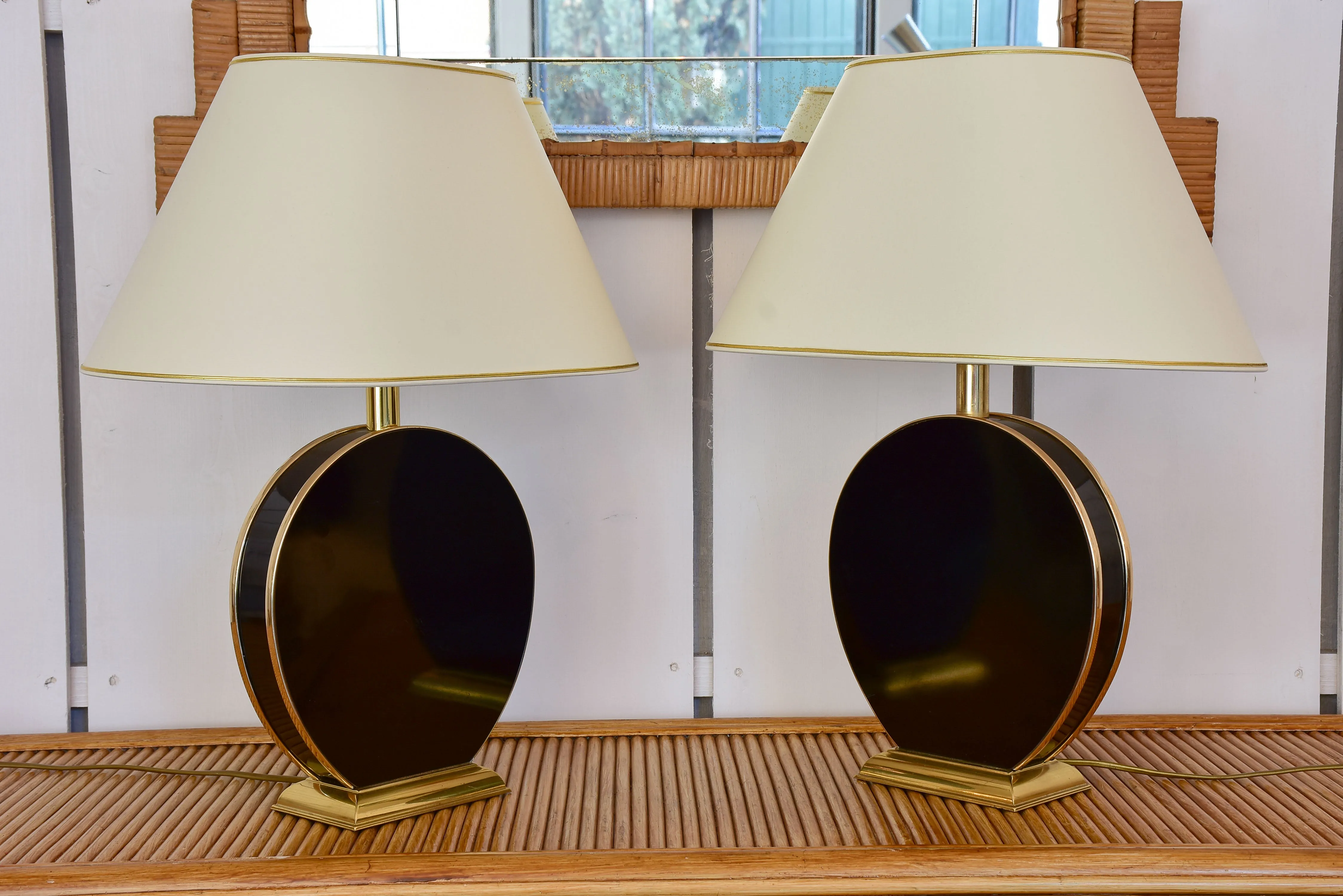 Pair of mid-century lamps with black base