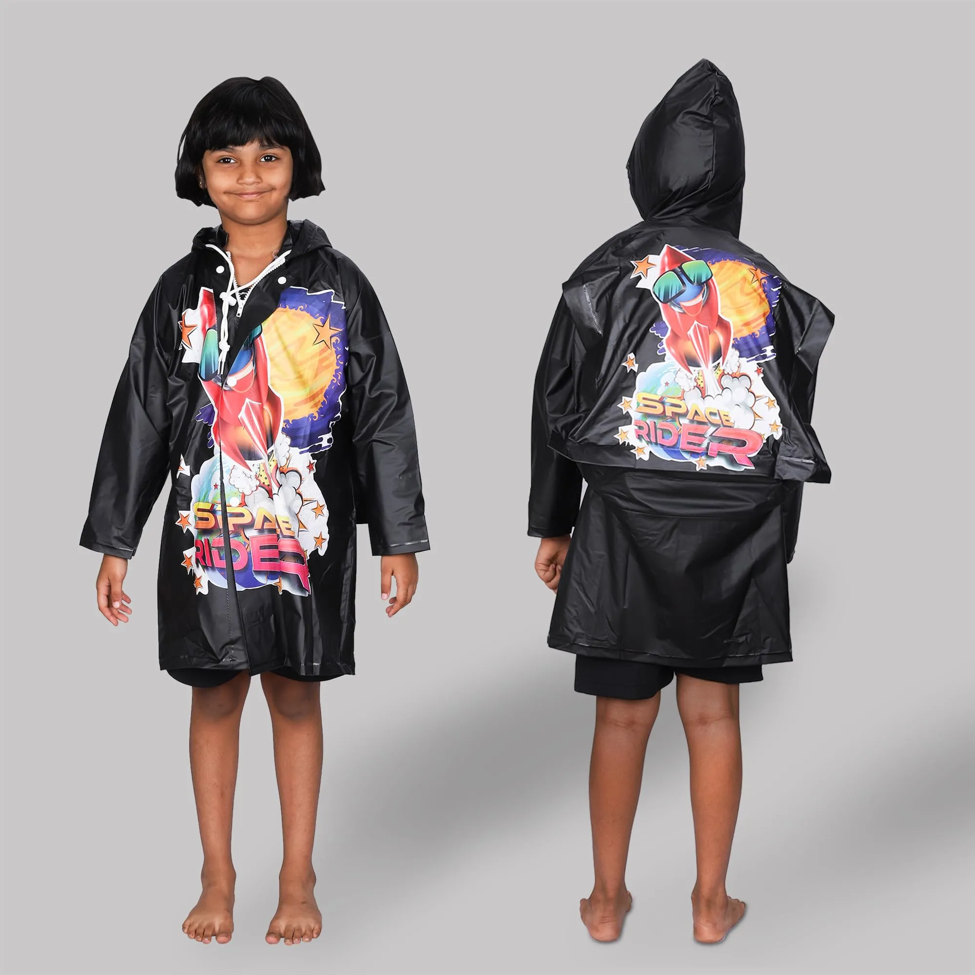 THE CLOWNFISH Toon Caper Series Kids Waterproof PVC Longcoat with Adjustable Hood & Extra Space for Backpack/Schoolbag Holding. Printed Plastic Pouch. Kid Age-4-5 years (Jet Black)